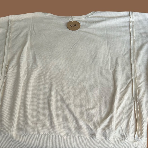 NWT! OVERSIZED WOMENS TOP BY BIBI. SIZE 3X. CREAM W/ LEOPARD PRINT. ROUND NECK. - Picture 4 of 15